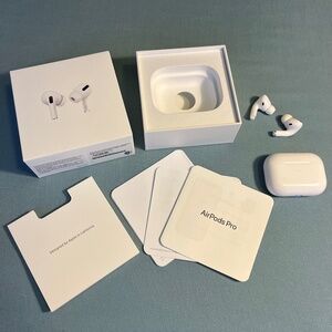 Apple AirPods Pro 1. Right Pod Static. For Parts Only.